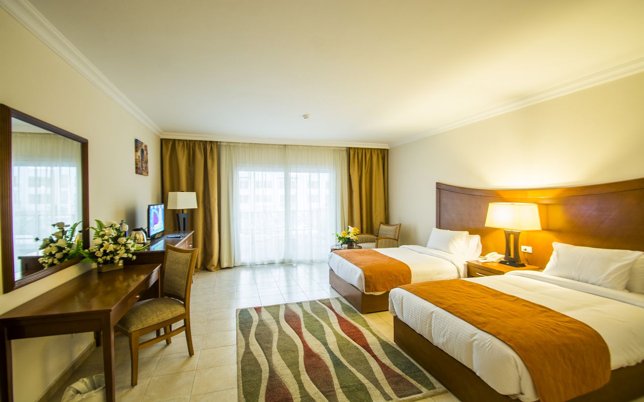 Deluxe Pool View Room 3