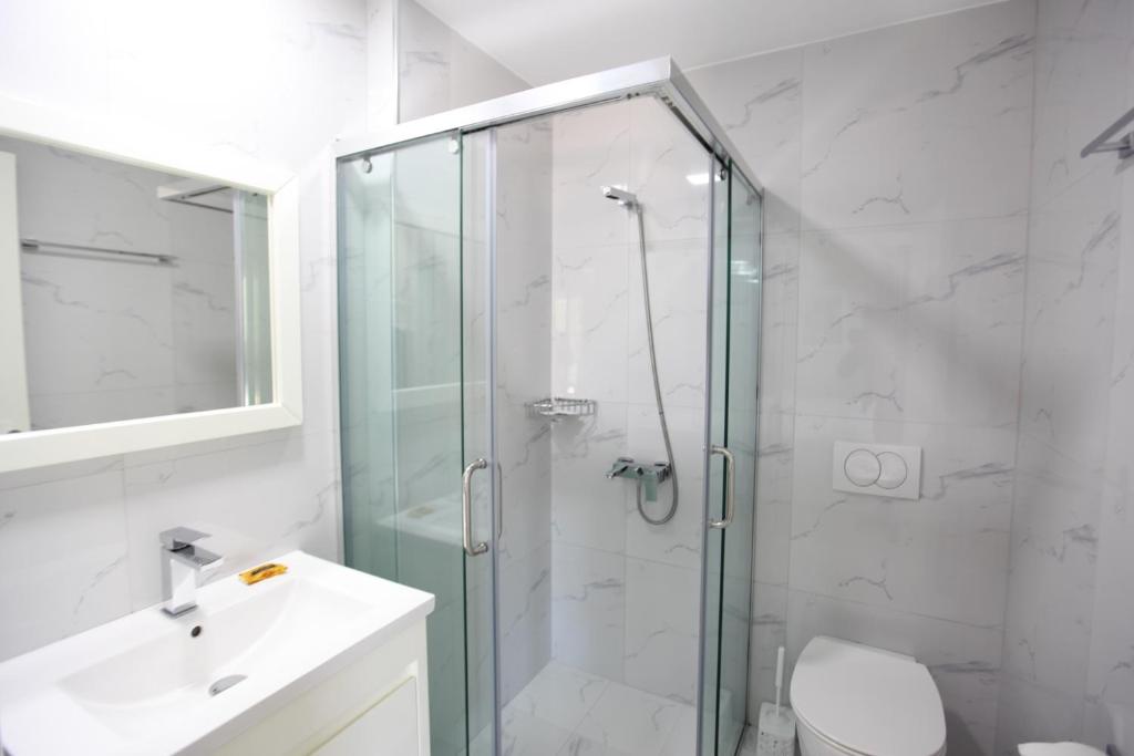 Standard Quadriple Room 2