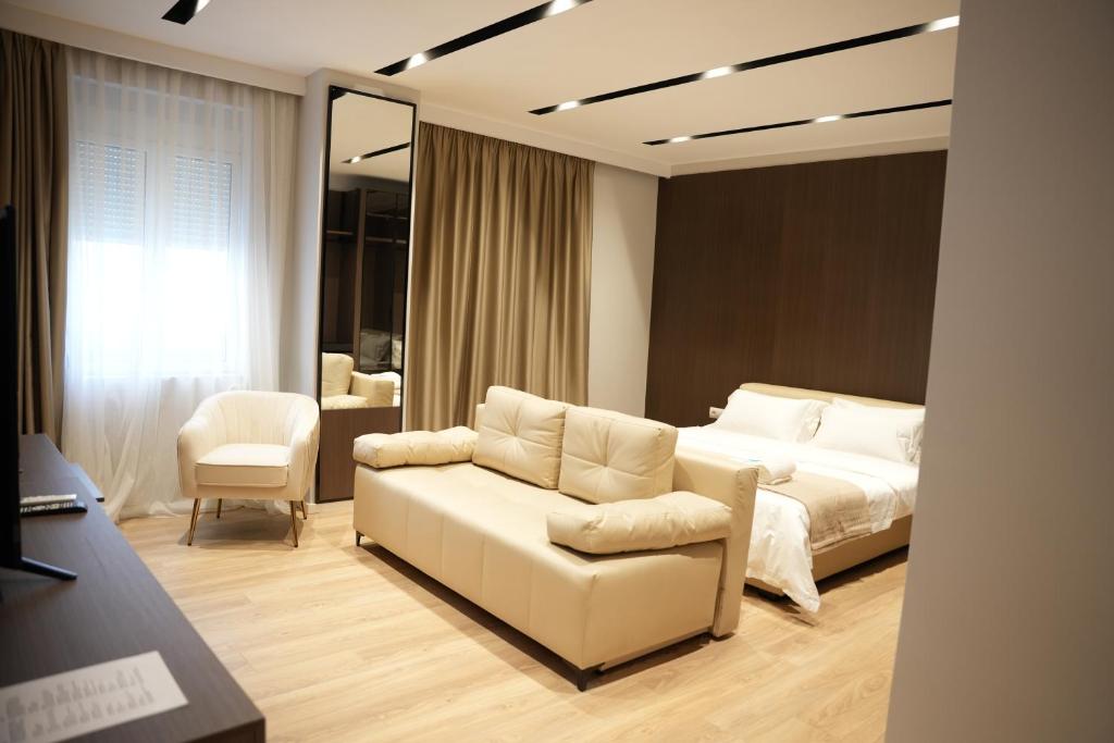 Queen Deluxe Room 1