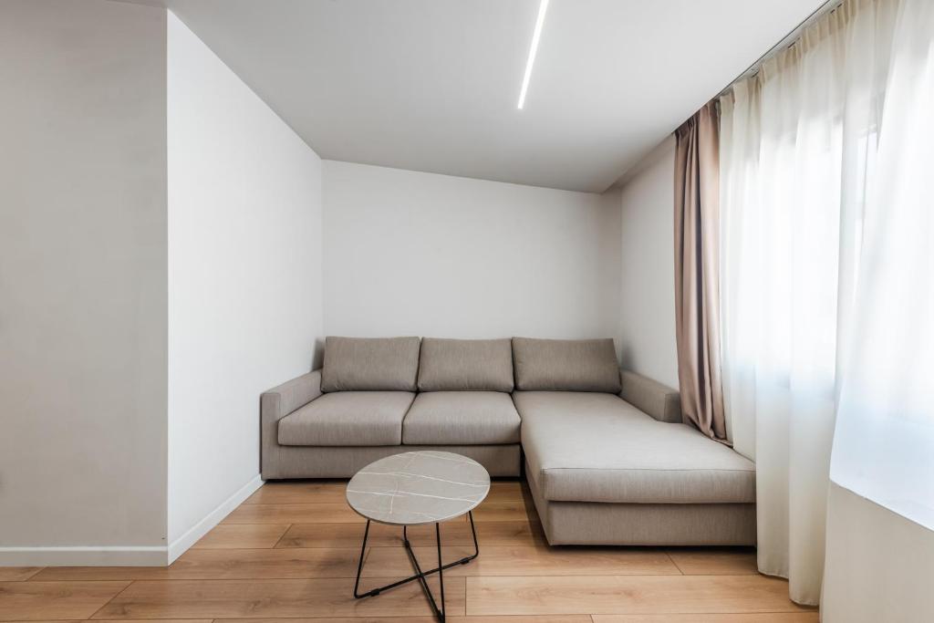 Family Room 4
