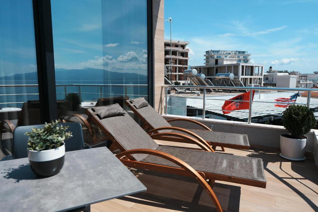 Suite with Terrace Sea View 3