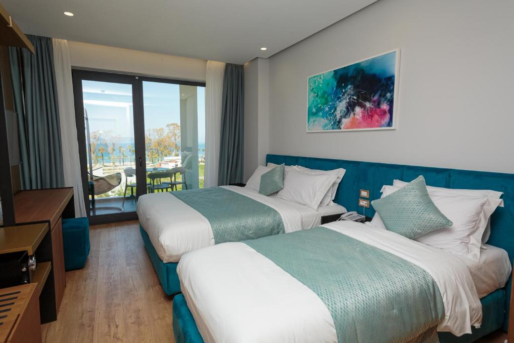 Deluxe Triple Room 1
