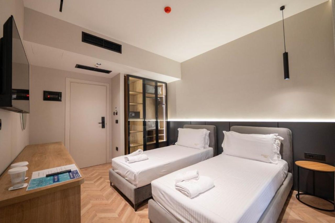 Deluxe Twin Room 1