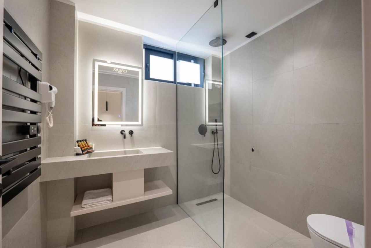 Deluxe Twin Room 2