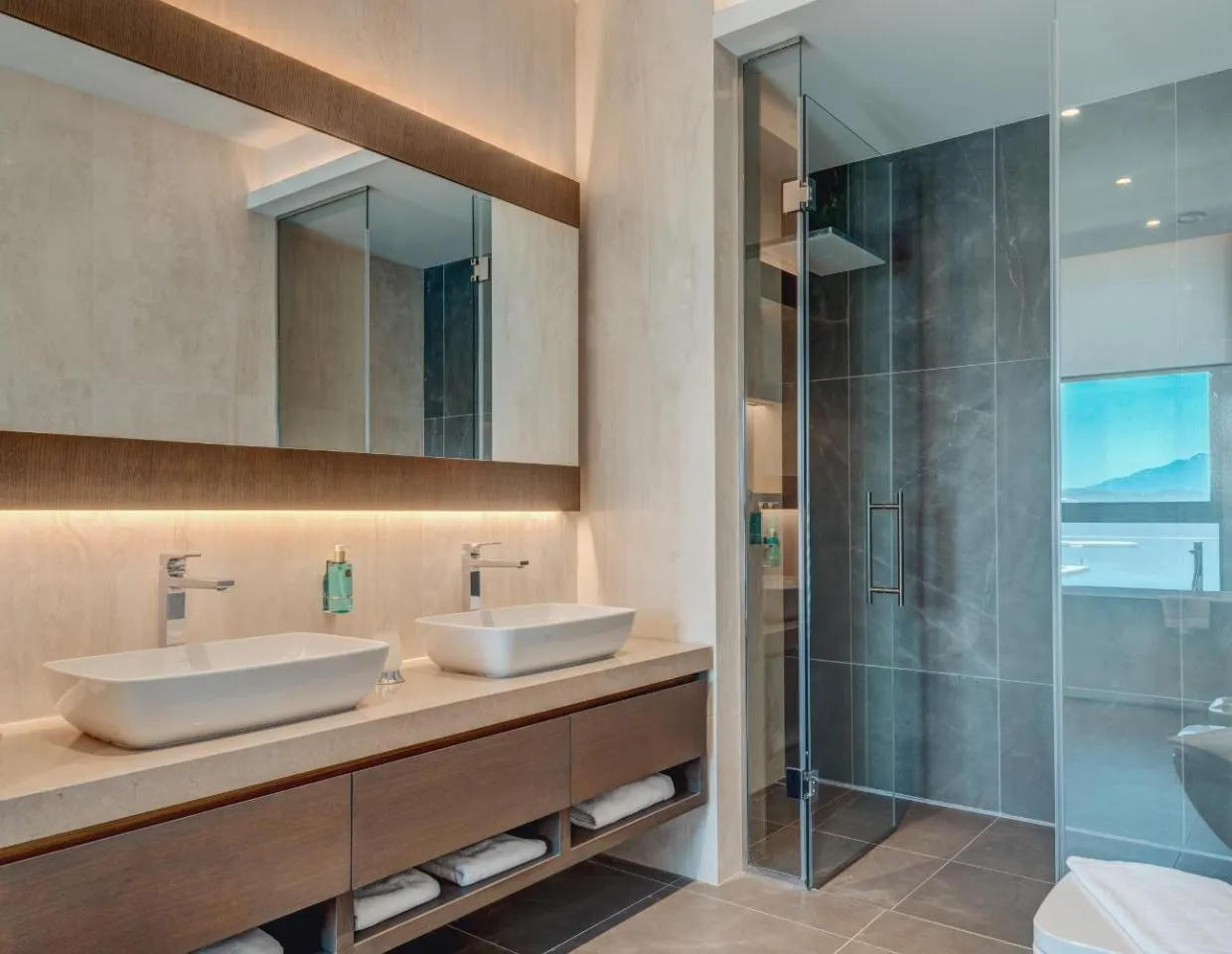 Castel Nuovo Suites Sea View 3