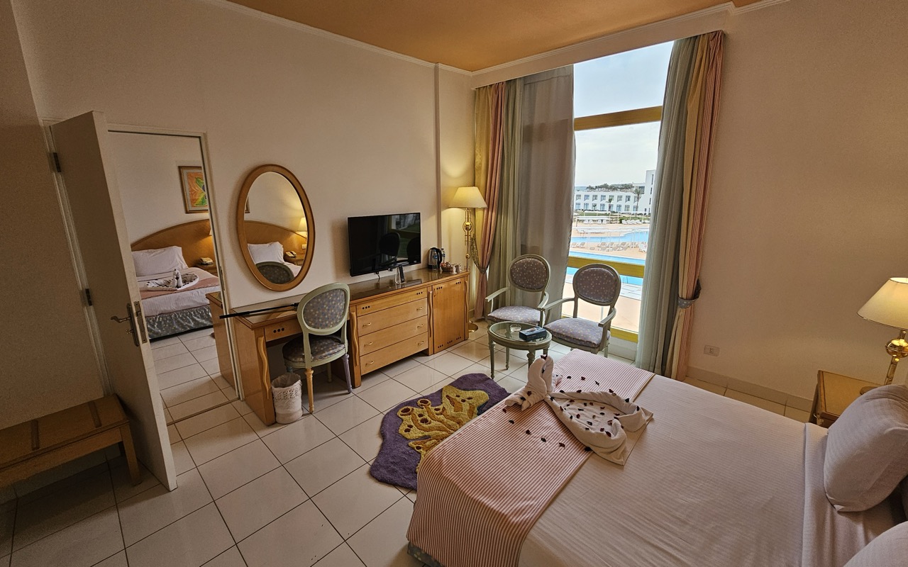 Family 2 Bedrooms Pool View 2