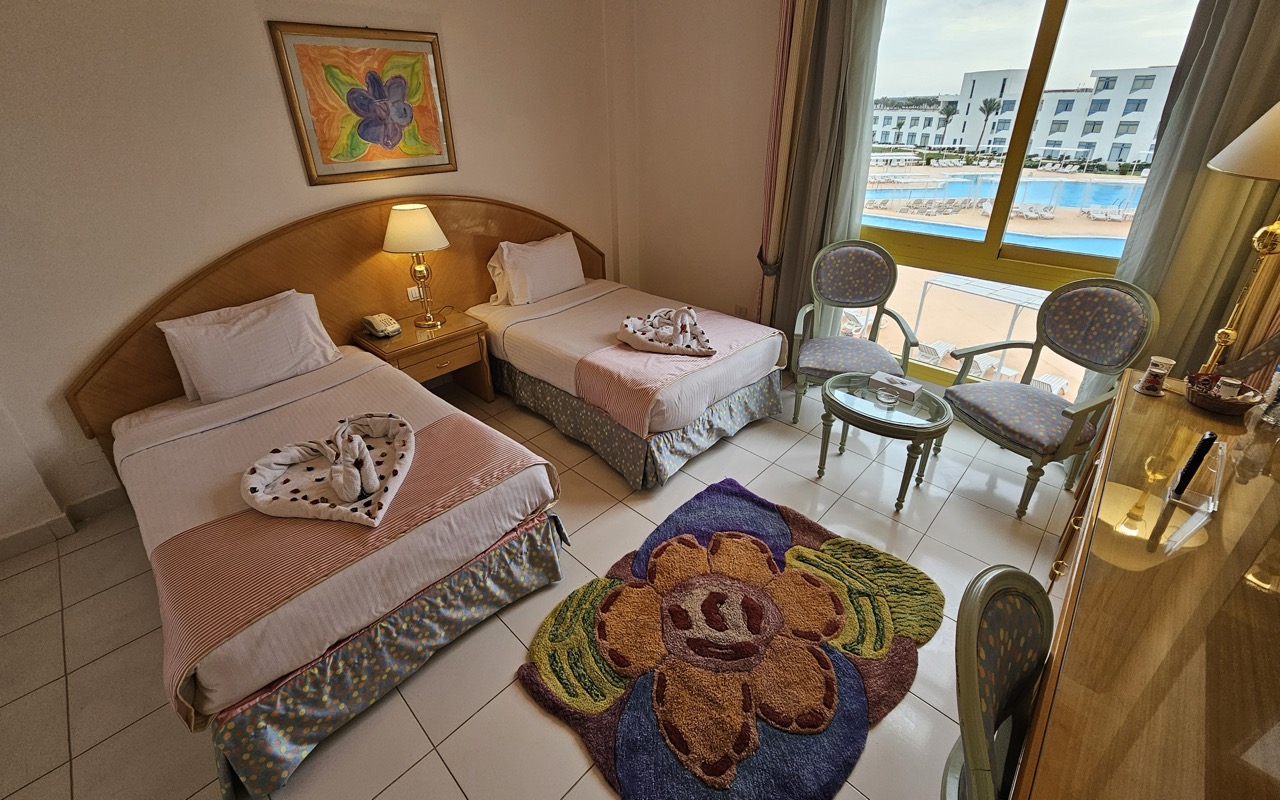 Family 2 Bedrooms Pool View 3