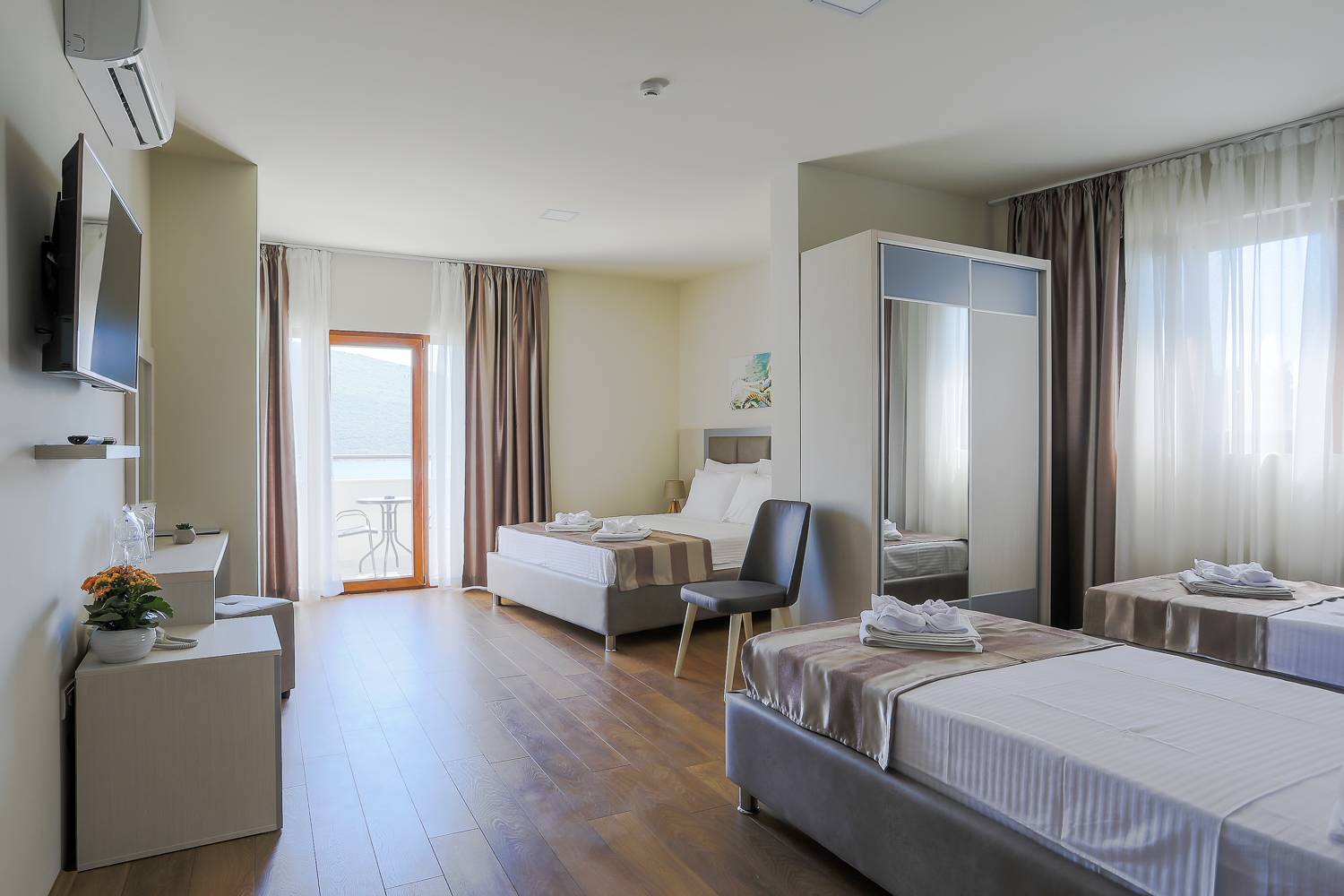 Superior Quadruple Room 1