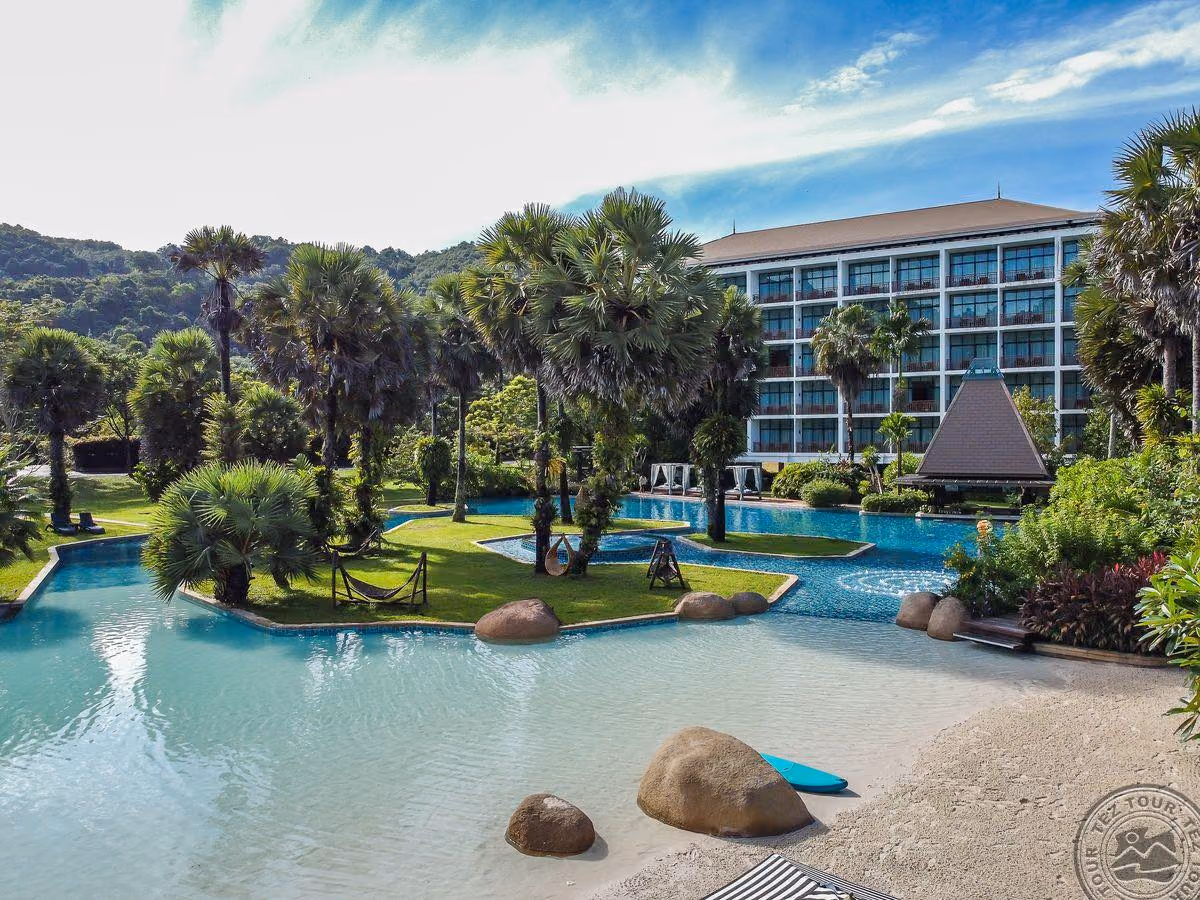 Naithonburi Beach Resort