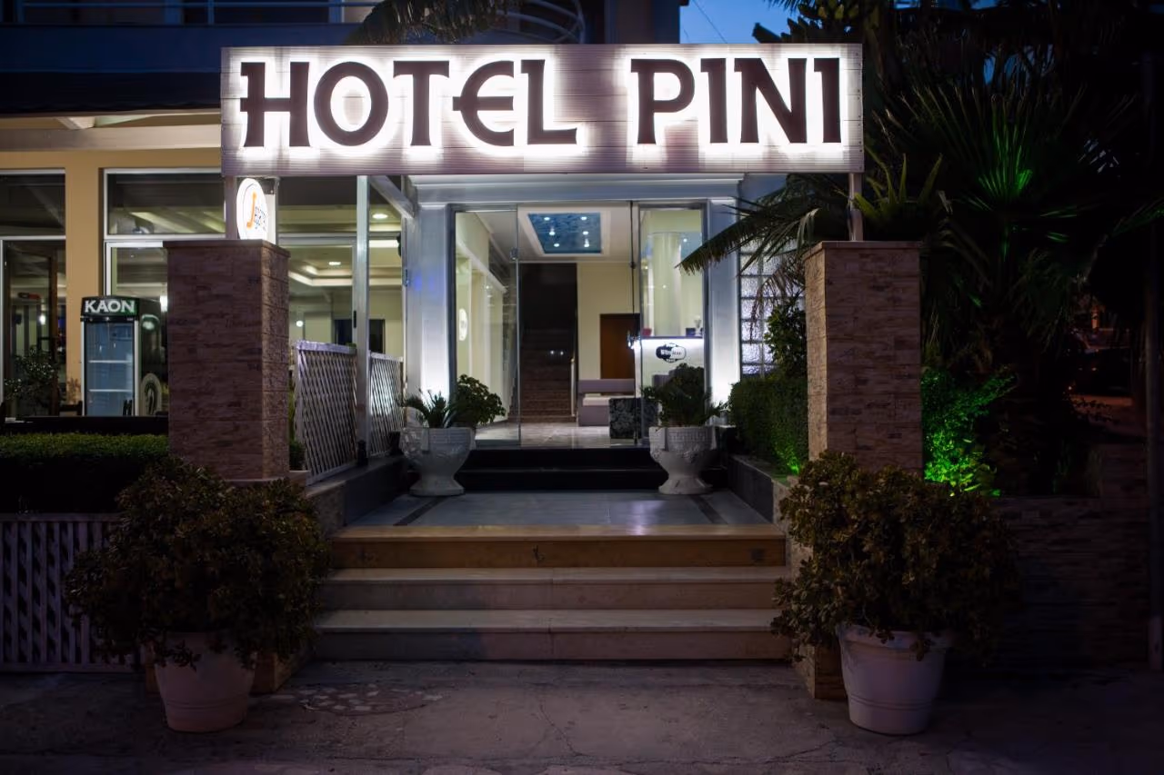 Pini Hotel 5