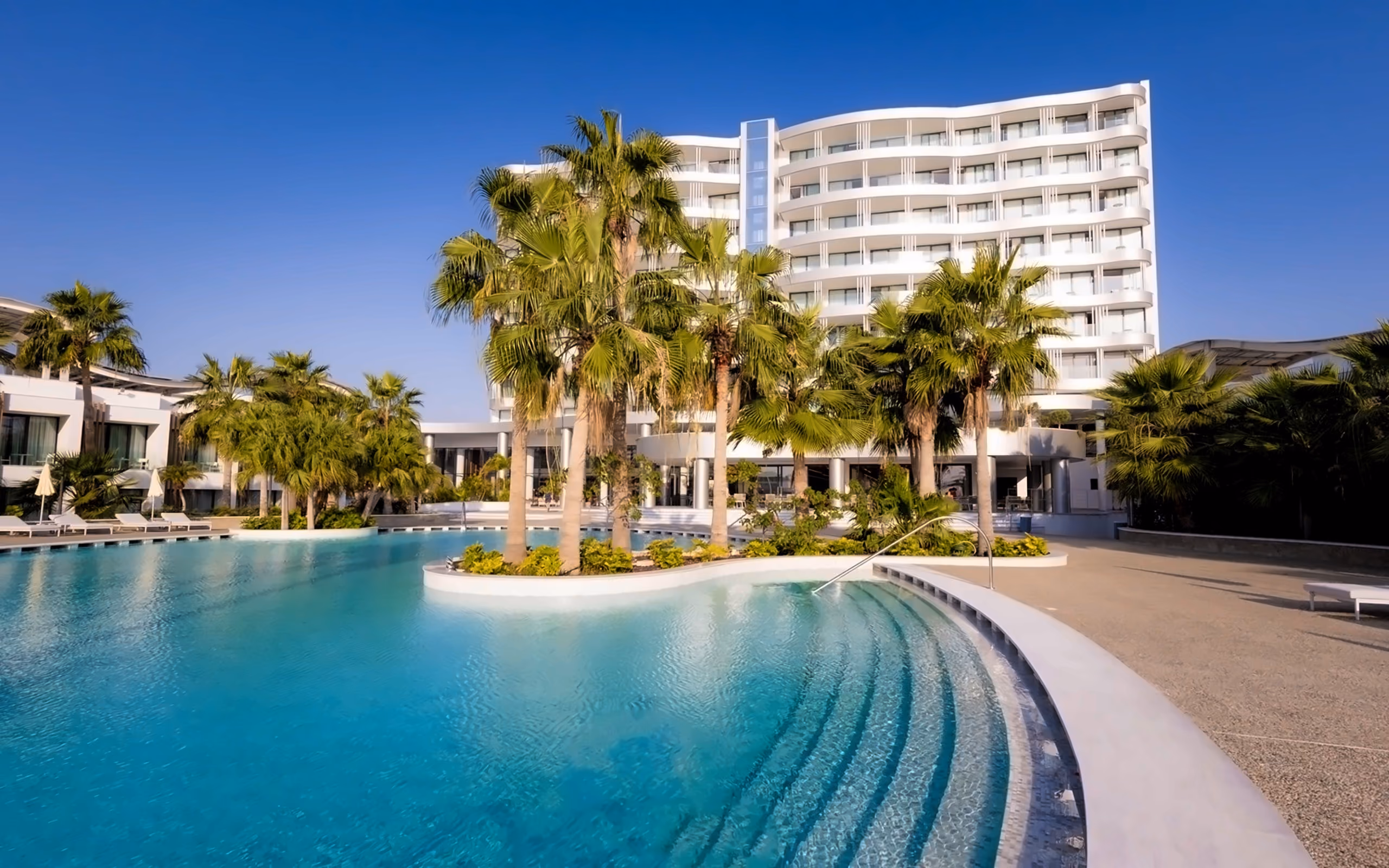 Radisson Beach Resort Larnaca 2