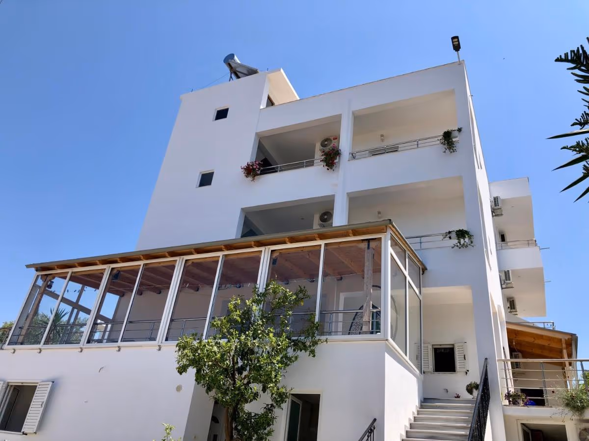 Joni Apartments 2