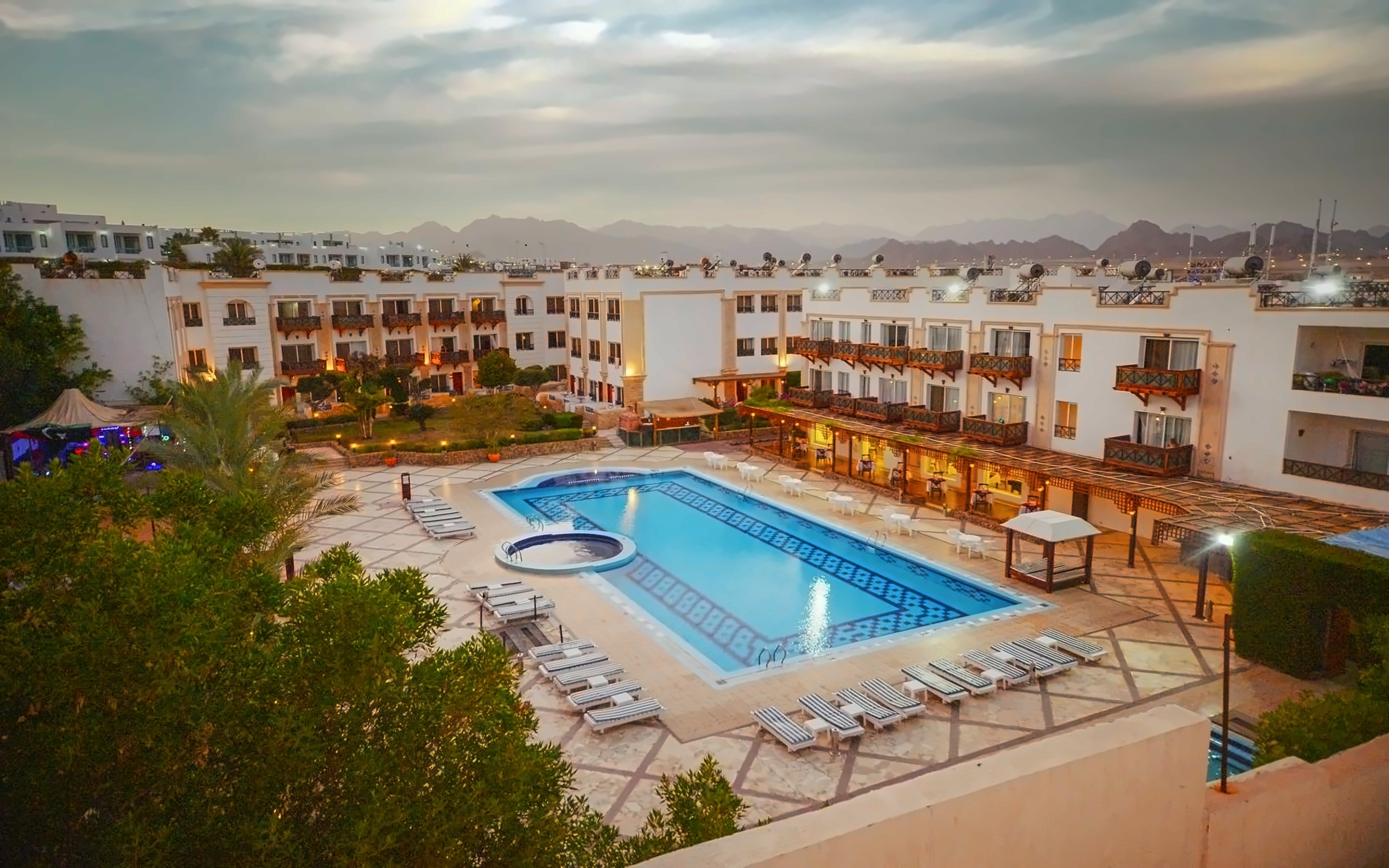 Falcon Naama Star 4