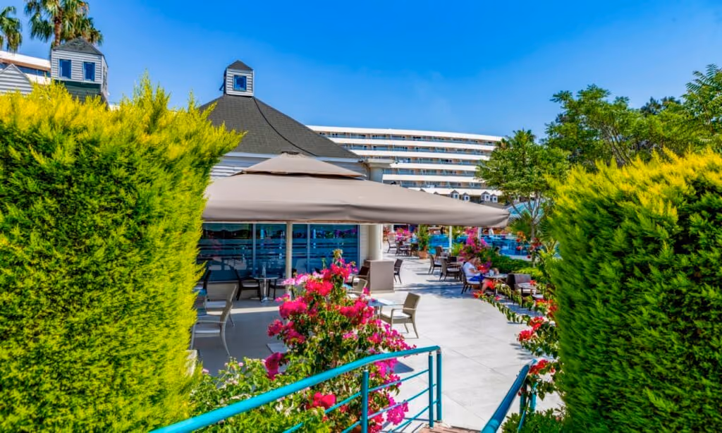The Grand Blue Sky Hotel 6