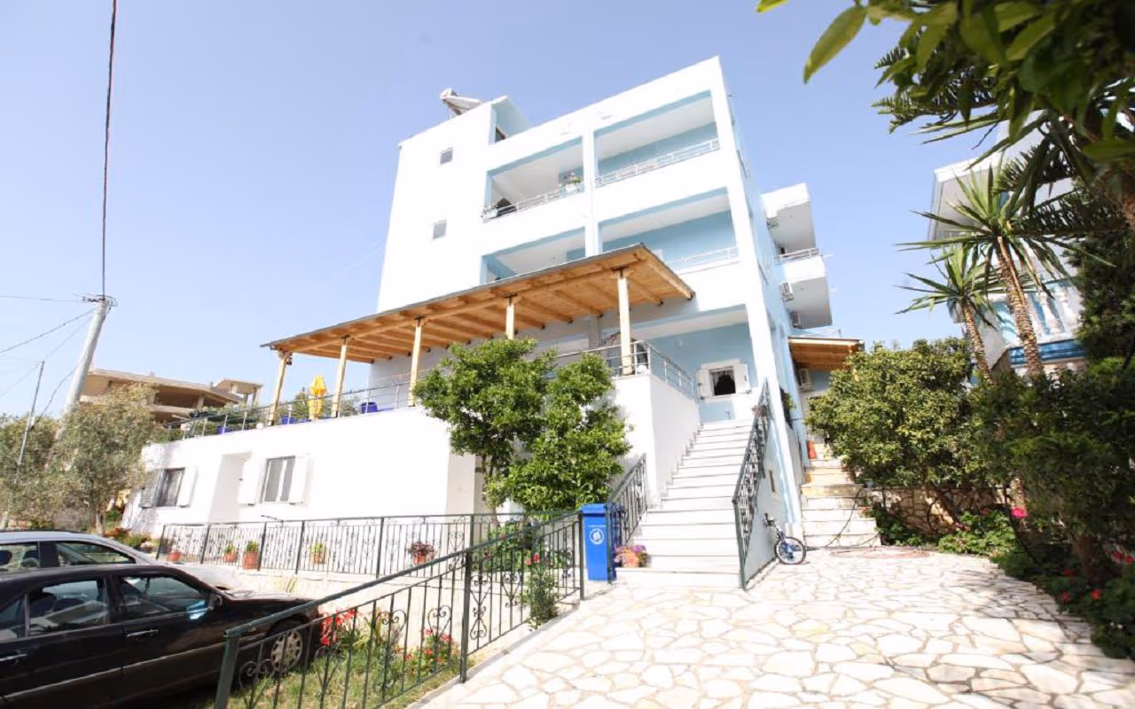 Joni Apartments