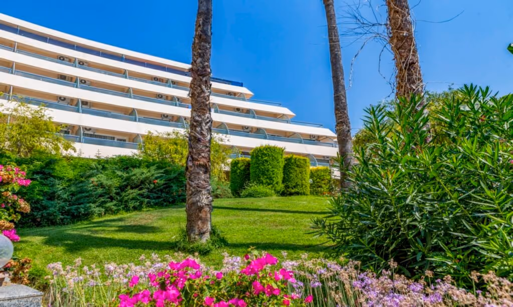 The Grand Blue Sky Hotel 3