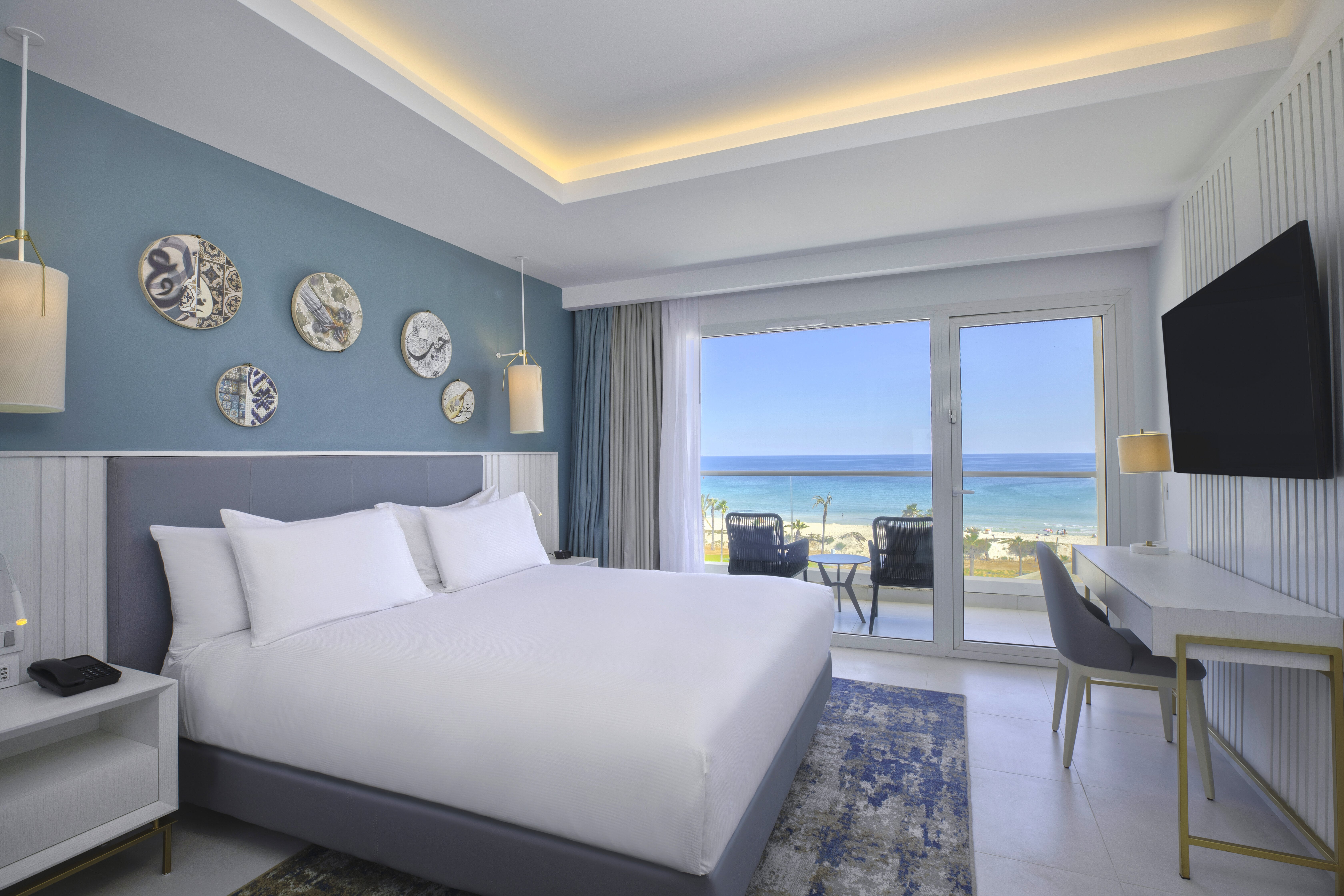 Deluxe One Bedroom Suite with Sea front view 2