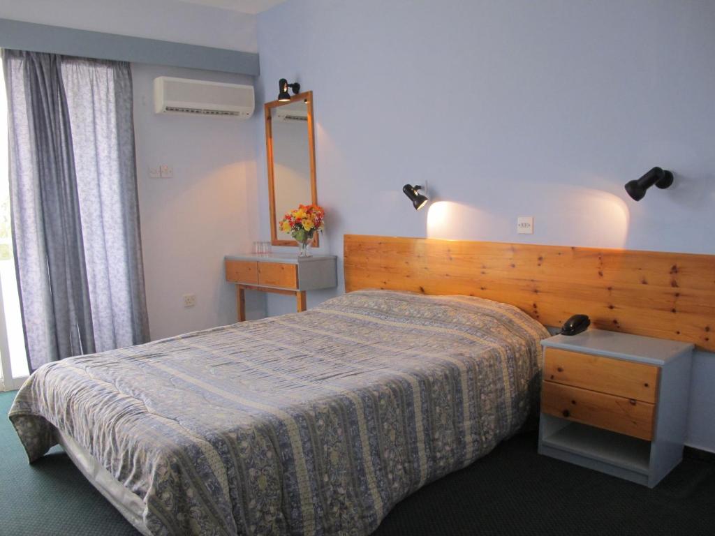 Twin Room Inland View 1