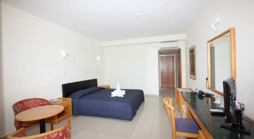Twin Room Inland View 3