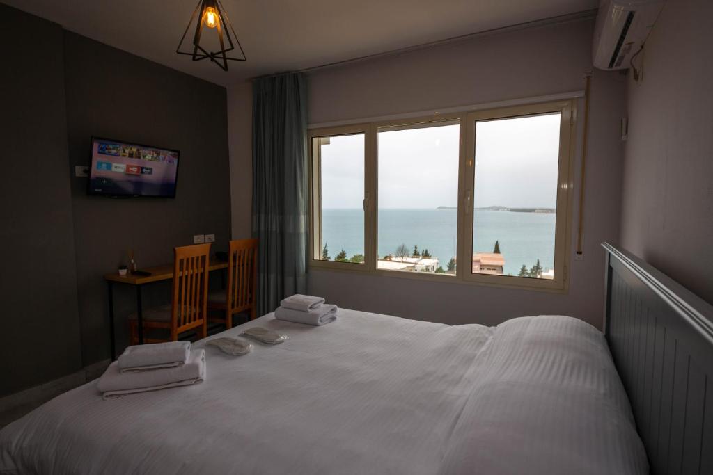 Room Double Window Sea view 1