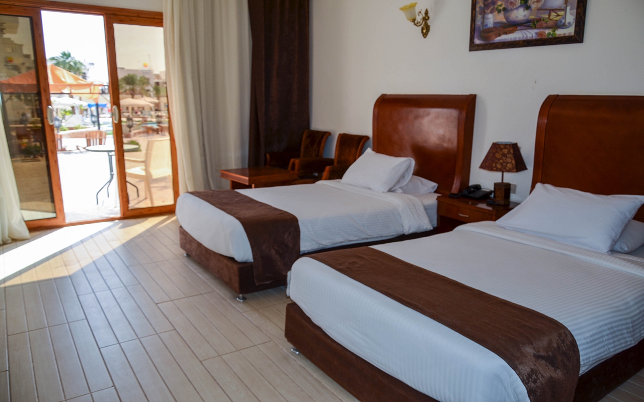 Deluxe Pool View Room 3
