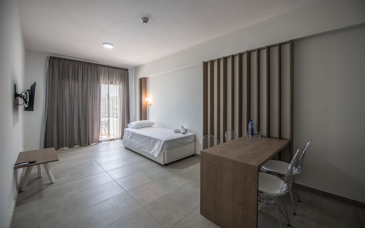 Studio Apartment Inland View 4