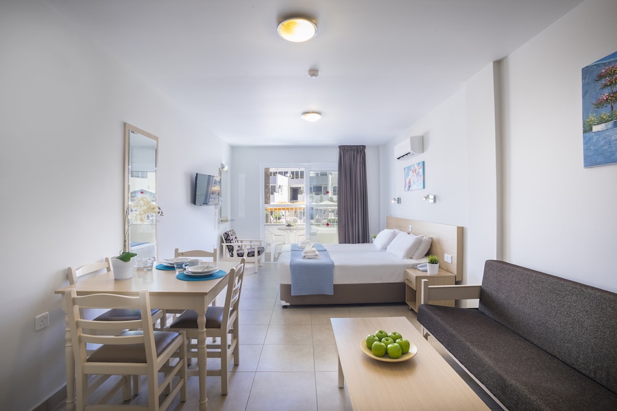 Studio Apartment Inland View 2