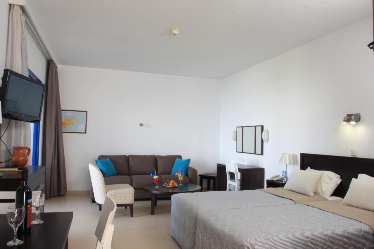 Studio Apartment Inland View 3