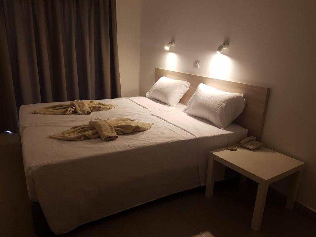 Superior One Bedroom Apartment Inland View 1