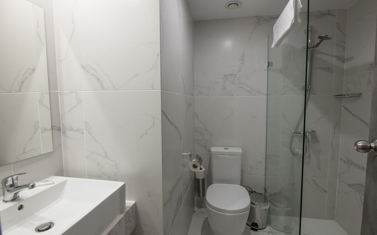 One Bedroom Apartment Inland View 2