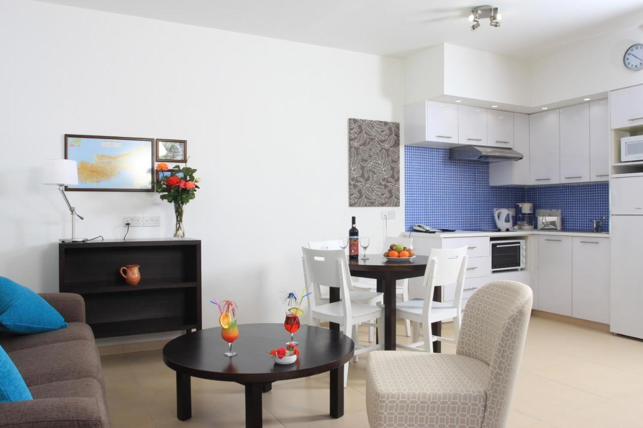 One Bedroom Apartment Inland View 2