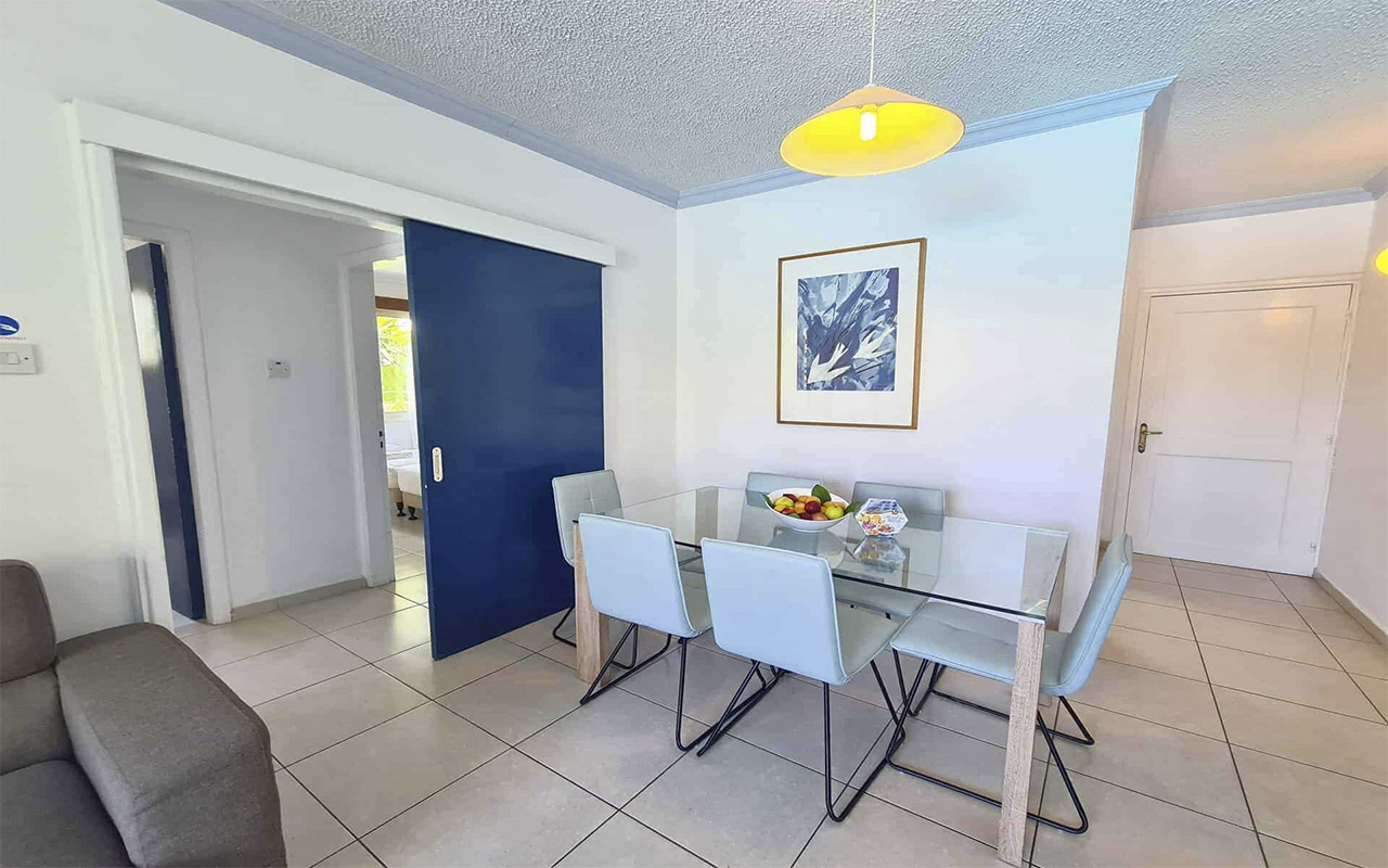 Two Bedroom Apartment Inland View 4