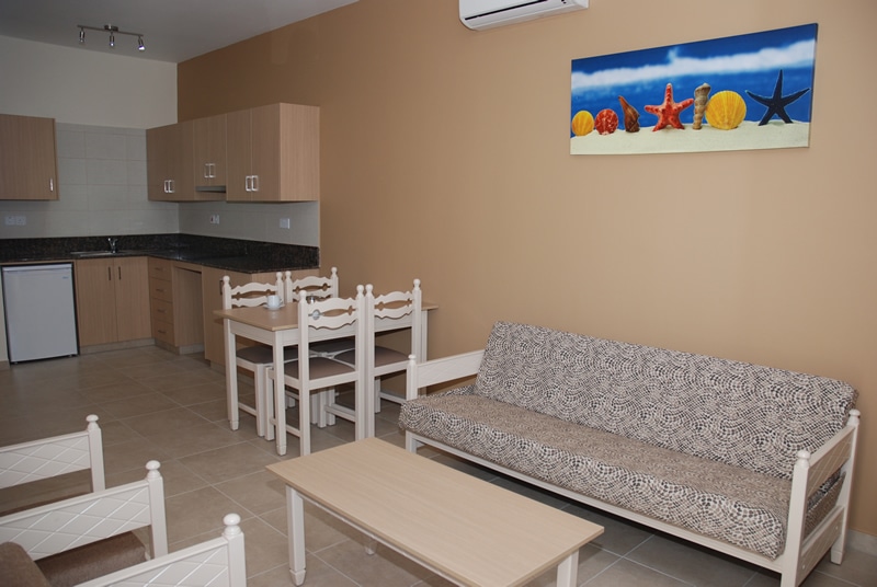 Two Bedroom Apartment Inland View 4