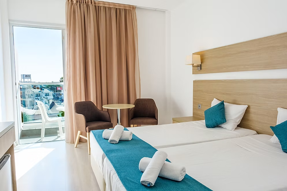 Superior Twin Room Side Sea View 2