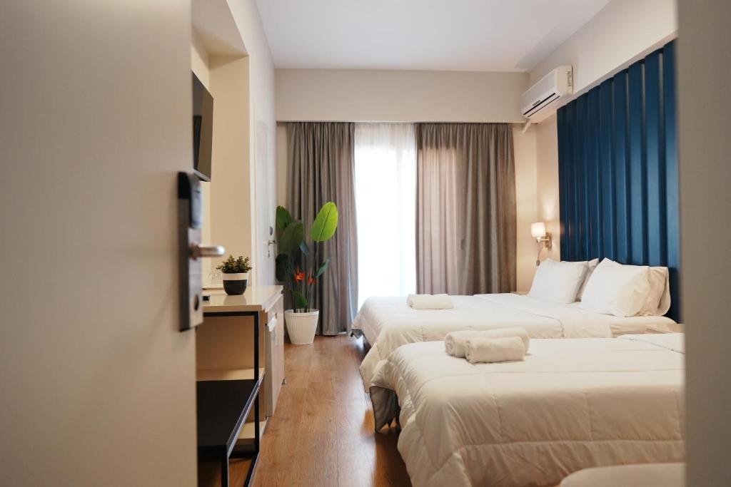 Triple Room With Balcony Sea View 4