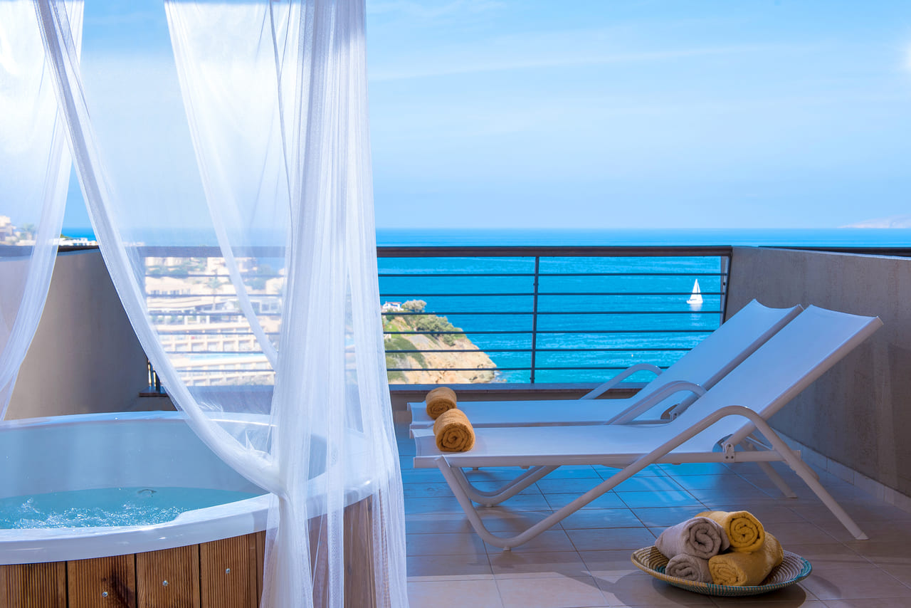 Executive Double Sea View with Outdoor Jacuzzi Main Building 2