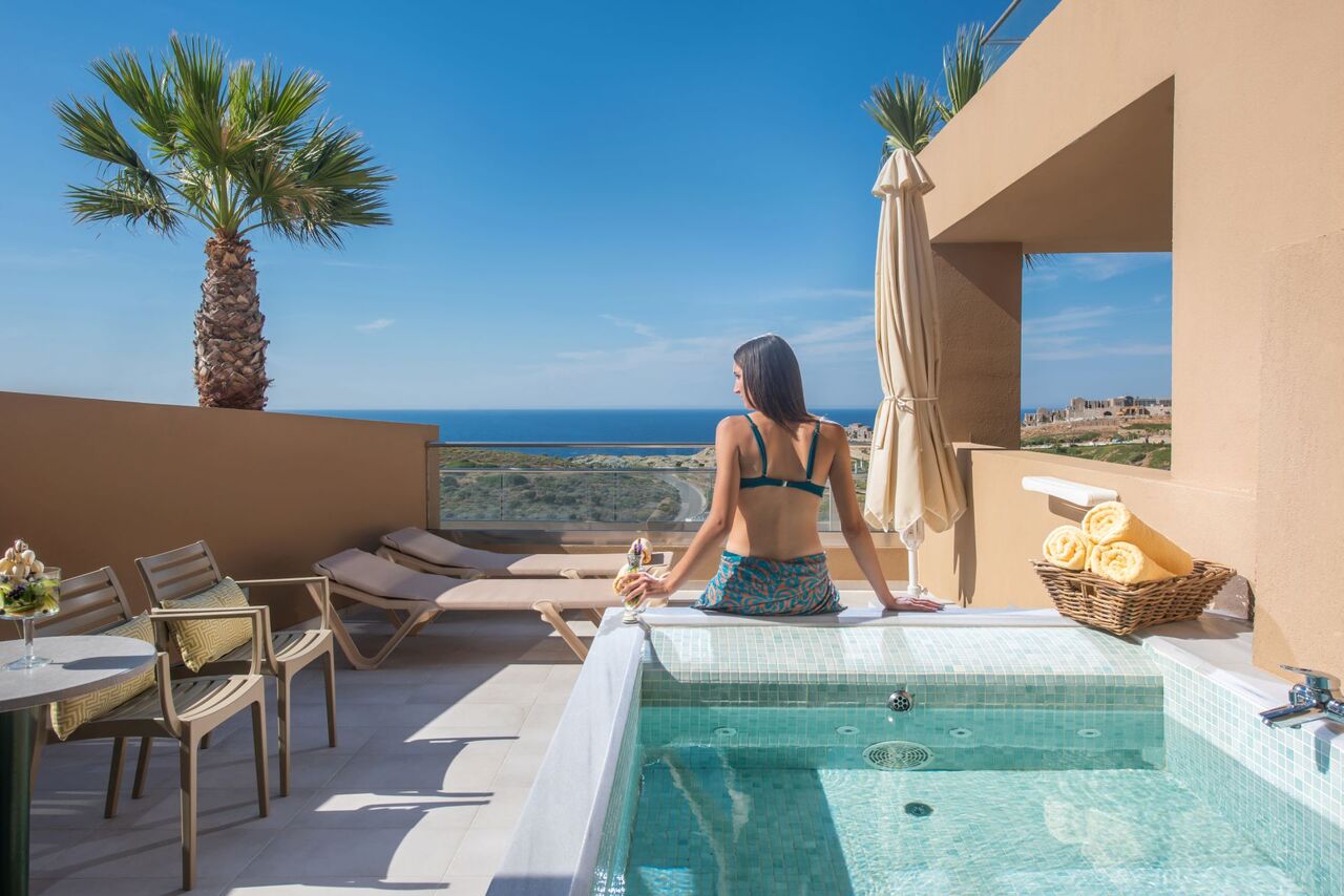 Family Suite 2 Bedroom Sea View with Outdoor Jacuzzi Main Buiding 3