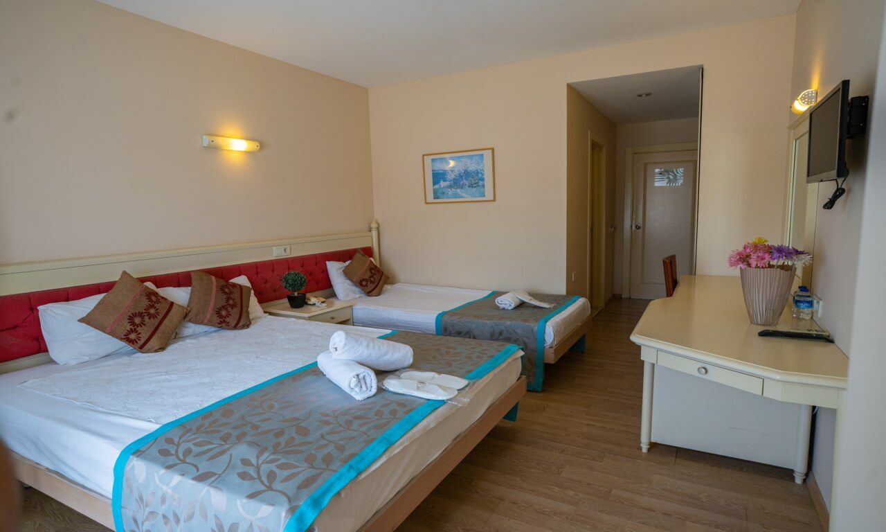 Twin Club Room 1