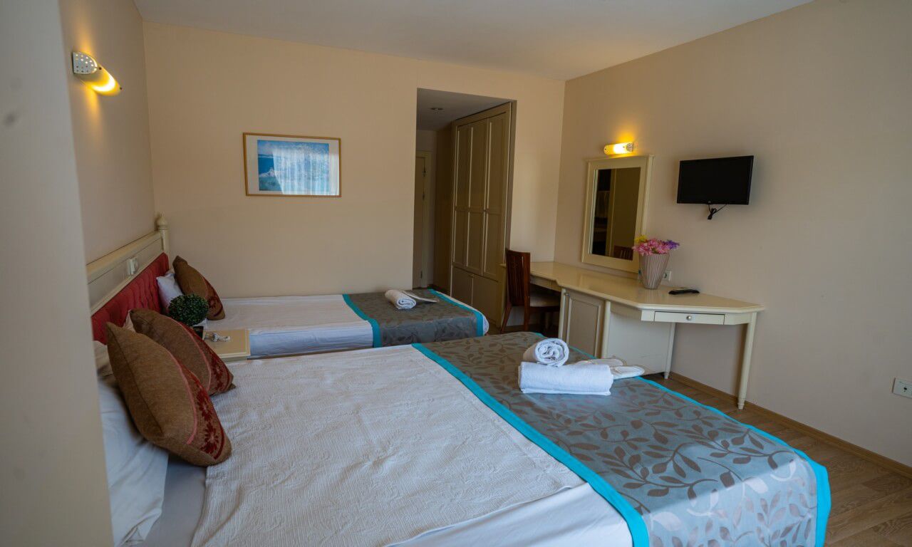 Twin Club Room 2