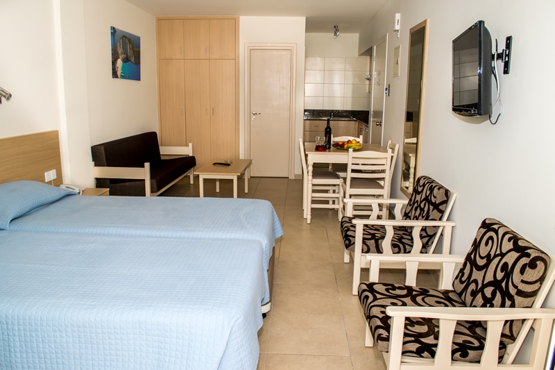 One Bedroom Apartment Inland View 3