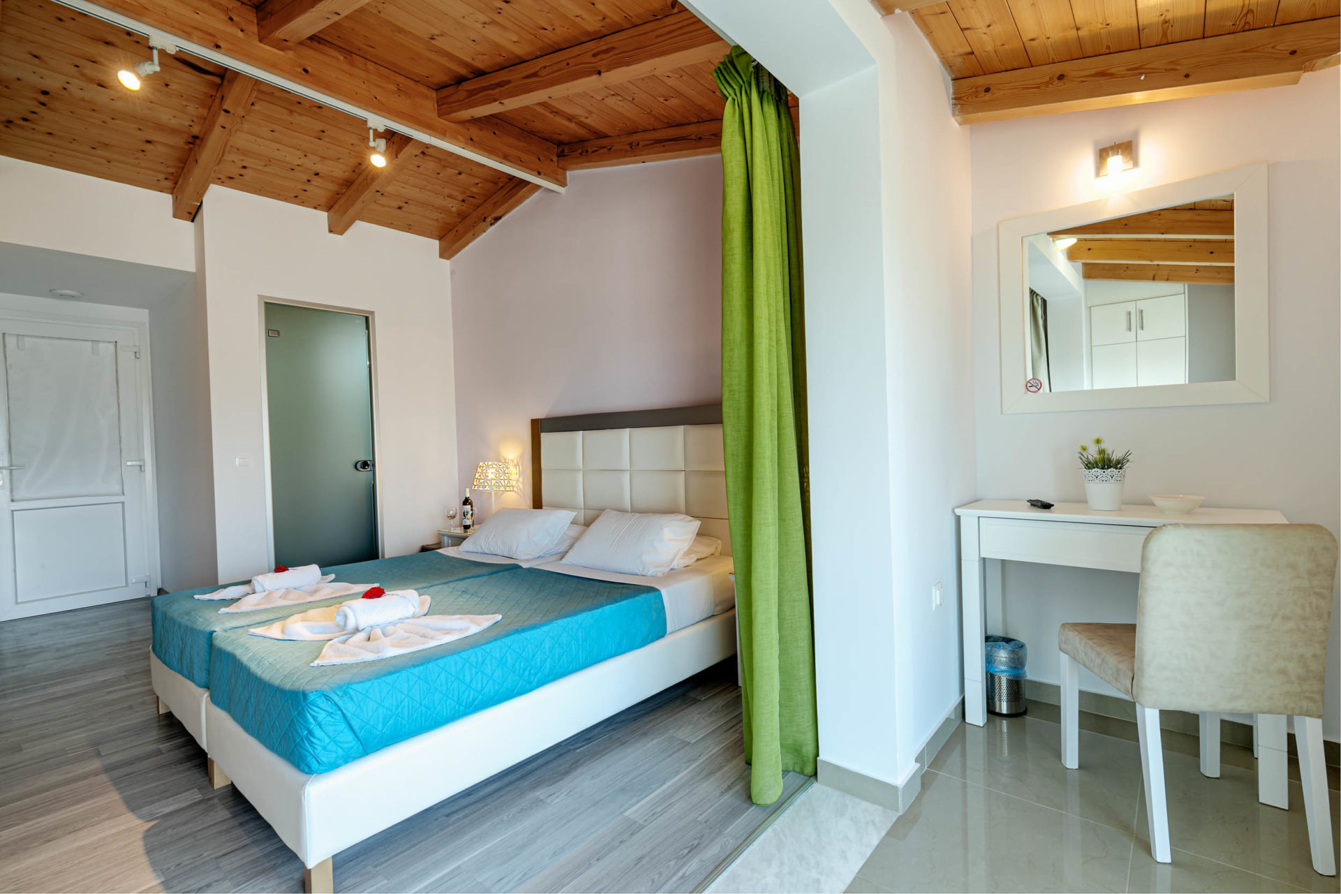 Panoramic Comfort Room 3