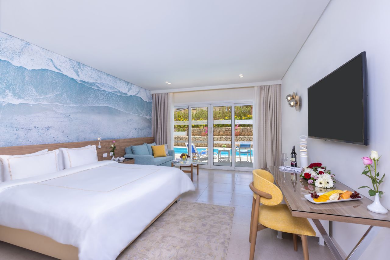Swim Up Room 1