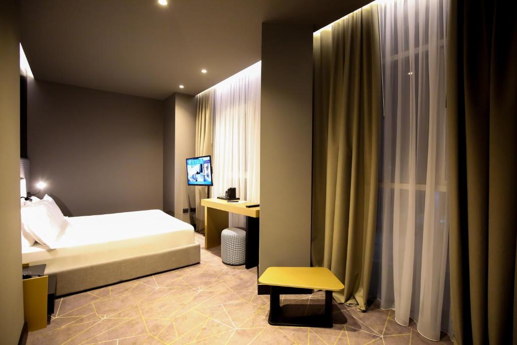 Deluxe Double Or Twin City View 4